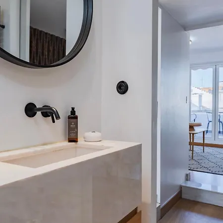 1bdr With Terrace And View By Lovelystay Lissabon